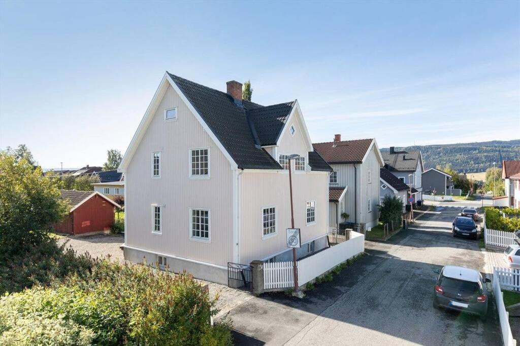 Lys Og Sentral Leilighet Med Terrasse Og Hage Lejlighed Lillehammer Eksteriør billede